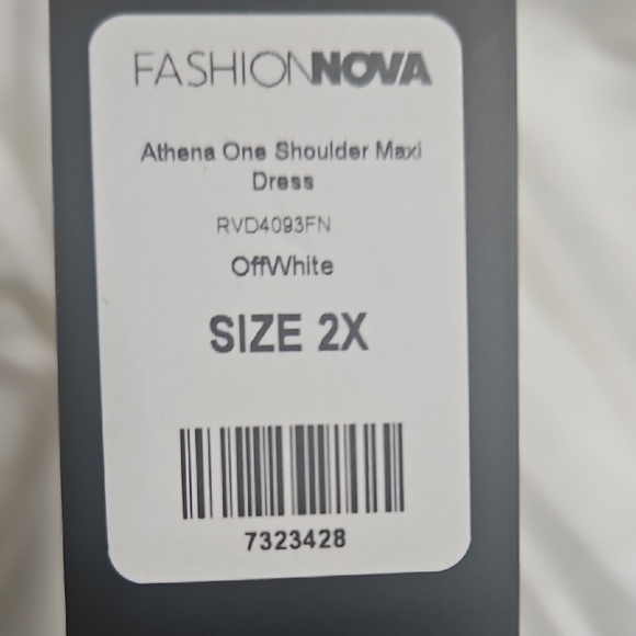 Elegant White One-Shoulder Dress - Picture 4 of 4